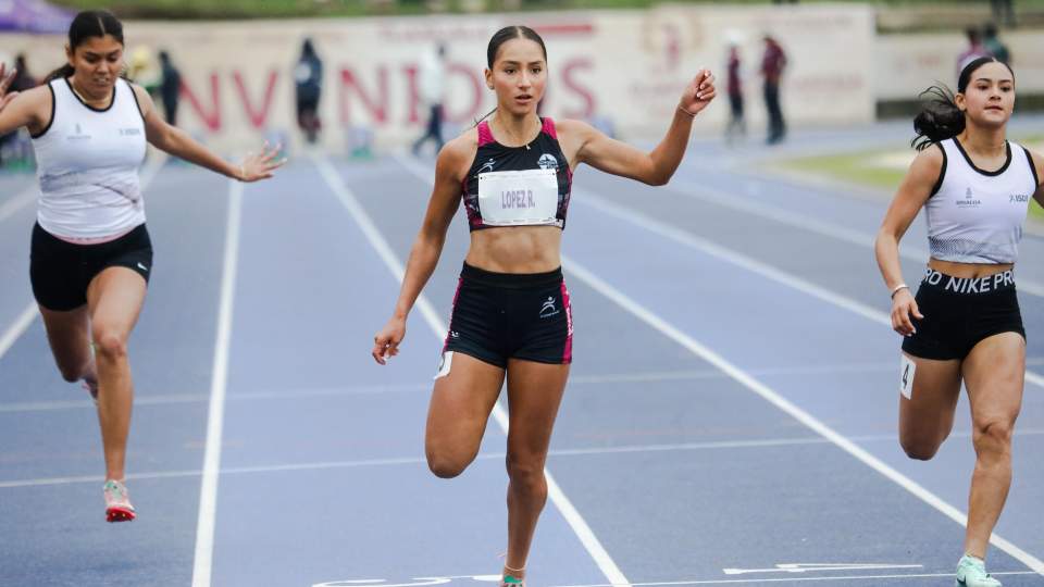 CIERRA FUERTE REBECA LÓPEZ PARA LLEVARSE EL ORO EN LOS 200 METROS